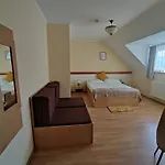 Invest Vendeghaz Bed & Breakfast 3*