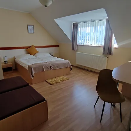 Invest Vendeghaz Bed and Breakfast