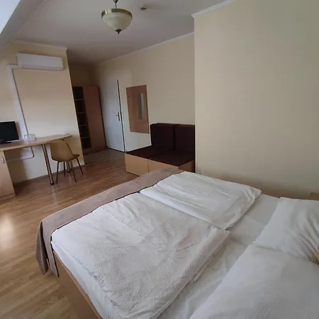 Invest Vendeghaz Bed and Breakfast 3*
